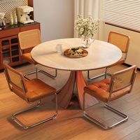 Ensemble de meubles de salle à manger inspiré du style nordique, table carrée réglable avec quatre chaises ergonomiques, décoration minimaliste pour la maison