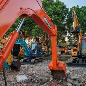 รถขุดขนาดเล็ก 7 ตัน Doosan DH75 มือสอง รถตีนตะขาบไฮดรอลิกขนาดเล็ก รุ่นปี 2022 เครื่องยนต์เดิม ปั๊มเกียร์ ระบบควบคุม PLC - Product Image 3