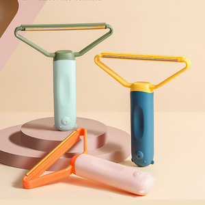 Gadget populaire en plastique pour l'élimination des poils d'animaux – Fournitures en gros pour animaux de compagnie - Product Image 1