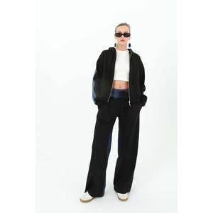 กางเกงขายาวทรงขาบานเอวสูงสำหรับผู้หญิง ผ้าถักด้านหน้า ผ้ายีนส์ด้านหลัง สีดำ สีน้ำเงิน ระบายอากาศได้ดี - Product Image 5