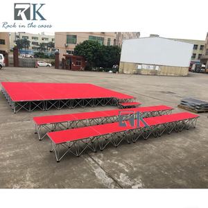 Scène de conférence portable avec finition moquette rouge et plateforme - Product Image 6