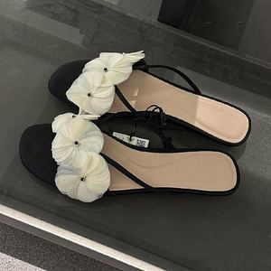 Tongs à fleurs de style français pour femmes, sandales plates d'été style féerique, mules de vacances - Product Image 3