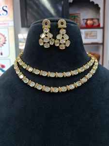 Ensemble de collier de mariée Royal Kundan de qualité supérieure avec boucles d'oreilles plaquées or pour mariages et fêtes - Product Image 3