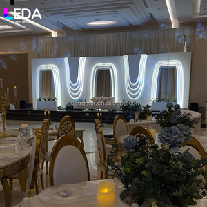 Arco de Acrílico Blanco Elegante LEDA para Decoración de Bodas y Eventos - Product Image 3