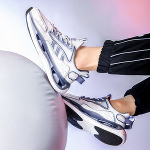 高品質ハイキングメンズホワイトスポーツプレーンホワイト高さ増加スニーカーシューズ男性用ウォーキングシューズ新しいスタイル2024 - Product Image 4