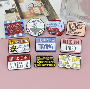 Spille smaltate con slogan di dialogo 'Hello I Am Stressed Tired Trying Relieve Stress', spille per vestiti, regalo per donna, amica, gioielli - Product Image 1