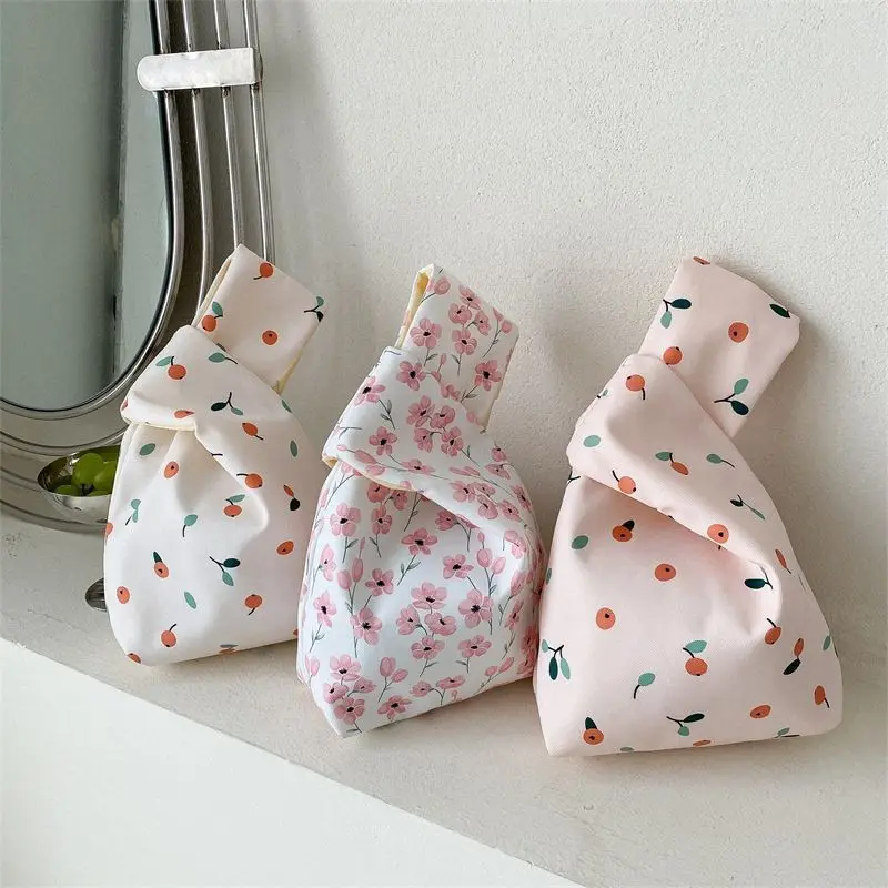 Weibliche lässige gehäkelte Handtaschen Handgelenkstil-Taschen Multi-Stile Druck Eimerbeutel aus Polyester-Buchstabenmuster