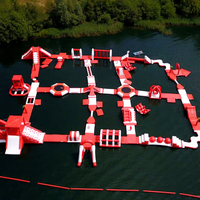 Parc aquatique gonflable commercial géant pour adultes, protection UV, ignifuge, capacité 100-500 kg