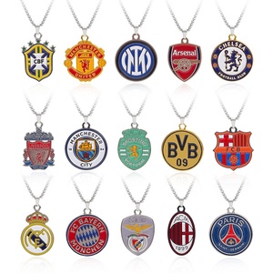 Colgante esmaltado de doble cara de aleación de zinc para Barcelona <span class=keywords><strong>Chelsea</strong></span>, para collar deportivo con cadena de serpiente de acero inoxidable - Product Image 1