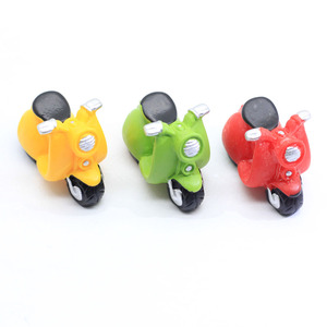 Nouvelles figurines 3D en résine, miniatures de moto rouge, jaune, vert, figurines de transport pour maison de poupée, jouets, porte-clés, bijoux, artisanat - Product Image 1