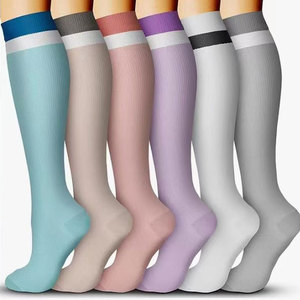 <span class=keywords><strong>Calze</strong></span> sportive ad alta elasticità a compressione da <span class=keywords><strong>donna</strong></span> <span class=keywords><strong>calze</strong></span> a pressione per modellare le gambe assorbenti con sudore all'ingrosso <span class=keywords><strong>calze</strong></span> a compressione - Product Image 5