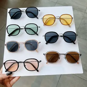 2022 New Oval Frame parasole femminile Ins Street Shooting Fashion Brand occhiali da sole in metallo
