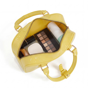 Sac à main <span class=keywords><strong>Boston</strong></span> en PVC pour femme, mini sac à bandoulière imperméable avec chaîne détachable, option multicolore pour la <span class=keywords><strong>plage</strong></span> et l'usage quotidien - Product Image 4