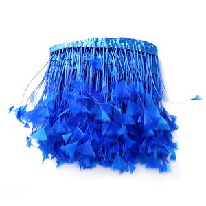 Nastro di Piume di Tacchino Bianche Tinte Effetto Marabù per Rifiniture di Abiti, Gonne e Vestiti - Product Image 5