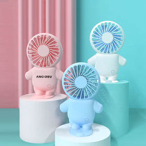 Venta caliente lindo astronauta Mini ventilador de bolsillo 3 Velocidad Ajustable recargable USB hogar ventilador portátil coche al aire libre plástico - Product Image 4
