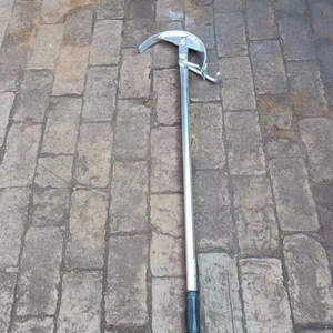 Attrezzo Manuale in Acciaio Zincato per la Rimozione di Radici di Alberelli e Piante - Product Image 2