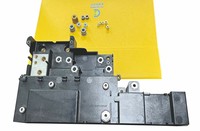 Boîtier de stator et assemblage de stator pour moteur de ventilateur automobile, moulé par injection plastique sur mesure, avec carte de circuit imprimé (PCB)