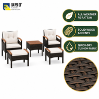 Ensemble de conversation d'extérieur en osier 5 pièces, chaises de patio marron foncé avec repose-pieds et table d'appoint