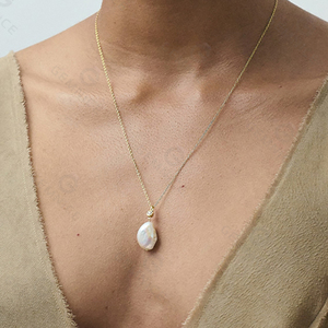 Collier pendentif perle baroque Gemnel: beauté irrégulière rencontre diamant éblouissant - Product Image 2