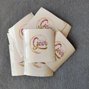 Etiquetas Redondas Impermeables de PVC con Logotipo de Marca de Cuidado de la Piel - Etiquetas de Vinilo Impresas Personalizadas para Botellas y Frascos - Product Image 3