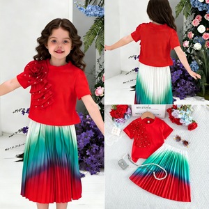 ชุดกระโปรงฤดูร้อนใหม่ปี 2026 สำหรับเด็กหญิงและเด็กเล็ก: เสื้อยืดแขนสั้นปักลายดอกไม้ 3 มิติ + กระโปรงไล่เฉดสี (ชุดสองชิ้น) - Product Image 3