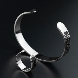 Ensemble de bijoux vintage personnalisé en acier inoxydable, style classique, demi-ouvert, simple, bracelet jonc et bague - Product Image 2