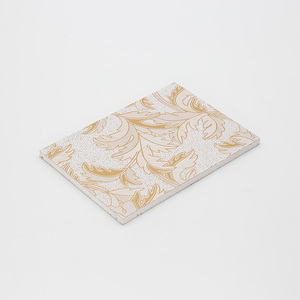 Panneau de <span class=keywords><strong>plafond</strong></span> en vinyle laminé PVC 595x595mm pour <span class=keywords><strong>plafond</strong></span> suspendu, décoration de maison, bureau, hôtel - Product Image 2