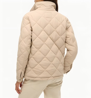 Veste matelassée d'hiver avec logo et boutons décoratifs Respirant Eco-Friendly 100% Polyester