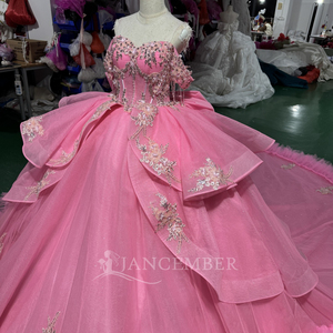 ชุดแต่งงานแบบ Quinceanera สีชมพูหรูหรา รุ่น Xs238 ประดับลูกไม้ แต่งระบาย คอวี พร้อมโบว์ประดับคริสตัล สำหรับเจ้าสาว - Product Image 3