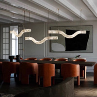 Lampe suspendue longue moderne et luxueuse en marbre blanc, cristal et métal, avec LED à intensité variable, idéale pour le salon, la salle à manger, la chambre à coucher, la cuisine.