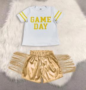 Conjunto Moderno para el Día del Partido: Camiseta con Estampado Gráfico y Shorts Negros con Flecos de Cuero, Ropa Estilo Western - Product Image 3