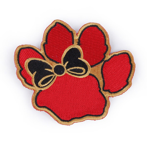 Personnalisé mignon <span class=keywords><strong>la</strong></span> combinaison de pattes d'ours rouge et nœuds Image Design patchs de broderie fer sur vêtements patchs - Product Image 1