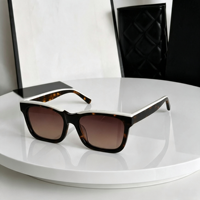 Lunettes de soleil classiques colorées vintage à grande monture, verres dégradés, unisexe, carrées, UV400, amincissantes, pour visage épuré, pour adulte, voyage