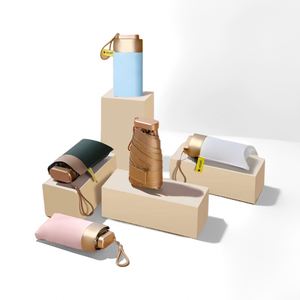 Parapluie de poche moderne à cinq plis avec protection UV, couleur personnalisée, ouverture semi-automatique, boîte cadeau en plastique doré - Product Image 2