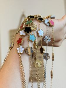 سوار أنيق بتصميم ورقة البرسيم المحظوظة مع حجر العقيق متعدد الألوان، مصنوع من الذهب الحقيقي عيار 18 قيراط والفولاذ المقاوم للصدأ، مقاوم للماء وغير قابل للتلاشي - Product Image 6