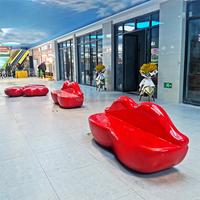 Fauteuil créatif en forme de lèvre, design artistique, en fibre de verre moderne pour centre commercial, siège de salle d'attente extérieur pour lieux publics