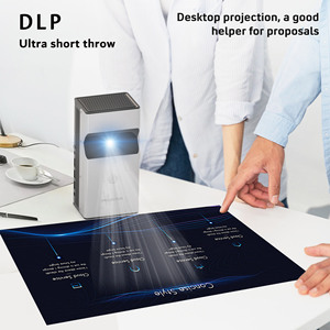 Proyector de batería de alcance ultracorto OEM ODM, Mini proyector LED de bolsillo portátil <span class=keywords><strong>Full</strong></span> <span class=keywords><strong>HD</strong></span> DLP, proyector Wifi Android para el hogar <span class=keywords><strong>y</strong></span> exteriores - Product Image 2