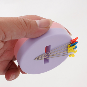 Vente en gros <span class=keywords><strong>de</strong></span> bricolage en forme <span class=keywords><strong>de</strong></span> fleur, outil <span class=keywords><strong>de</strong></span> couture domestique, accessoire en métal, <span class=keywords><strong>enfileur</strong></span> magnétique, porte-aiguille inférieur - Product Image 4