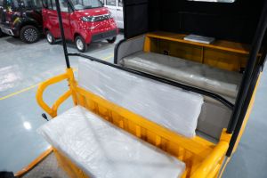 Nuevo Triciclo Eléctrico Abierto para Pasajeros con Techo para una Movilidad Urbana Eficiente - Product Image 4