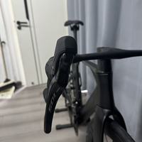Vélo de route aérodynamique en fibre de carbone KOZO, vente en gros directe d'usine, 700C, frein à disque hydraulique 105, vélo de course OEM