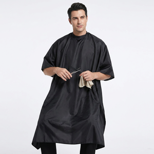 Cape de coiffure en polyester imperméable noire pour usage en salon, cape noire de coiffure - Product Image 2