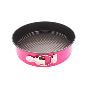 Moule à gâteau rond à fond amovible avec fermeture à pression, en acier au carbone avec revêtement en téflon, pour la pâtisserie maison, les mousses et les gâteaux nid d'abeille - Product Image 3