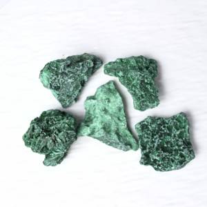 หินมาลาไคต์ธรรมชาติ คริสตัลสีเขียว ตัวอย่างแร่ธาตุ หินบำบัด สำหรับสะสม ตกแต่งบ้าน และทำเครื่องประดับ DIY - Product Image 1