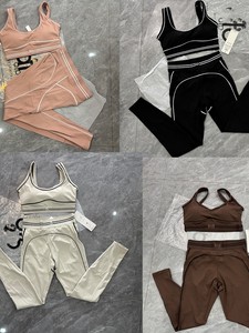 Vente en gros - Nouvel ensemble de vêtements de yoga pour femmes, tenue de fitness ajustée, marque célèbre, pantalon de yoga sans manches, ensemble 2 pièces pour femmes - Product Image 1