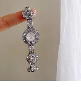 Orologio Vintage da Donna <span class=keywords><strong>Color</strong></span> <span class=keywords><strong>Oro</strong></span> con Quadrante a Fiore di Prugna Incastonato di Strass Lussuoso e di Alta Gamma - Product Image 4