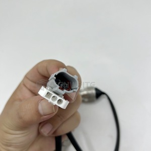 Capteur de vitesse Senwitt 3814141 pour excavatrice Sany Xcmg Cummins Diesel avec connecteur gris et blanc - Product Image 2