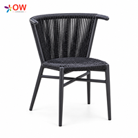 Chaises de salle à manger en corde tressée noire et table d'extérieur en faux marbre imperméable pour terrasses de bistrots et cafés commerciaux