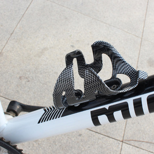 Cage à bouteille d'eau en fibre de <span class=keywords><strong>carbone</strong></span> pour vélo de montagne <span class=keywords><strong>porte</strong></span>-bouteille <span class=keywords><strong>porte</strong></span>-gobelet pour vélo de <span class=keywords><strong>route</strong></span> accessoires pour équipement de cyclisme - Product Image 2