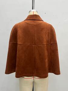 Abrigo tipo capa de mujer de gamuza marrón vintage de corte holgado con doble botonadura y cuello con hebilla metálica, a la moda - Product Image 6