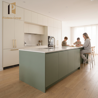 Conception de cuisine complète moderne vert clair pour projet de construction de maison entière - Armoires de cuisine